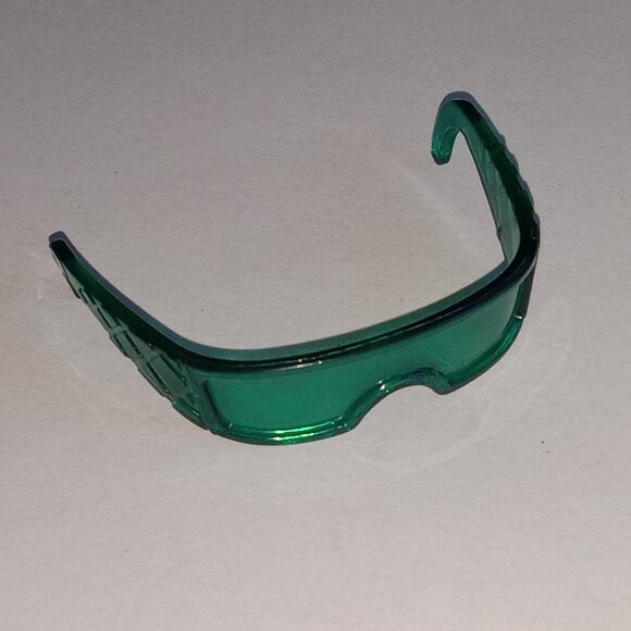๐ฏ 10 for $12 / Miniature Green Plastic Sunglasses - Picture 7 of 10